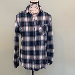 Field & Stream Women’s Small Blue and White Plaid Button Up Flannel Shirt